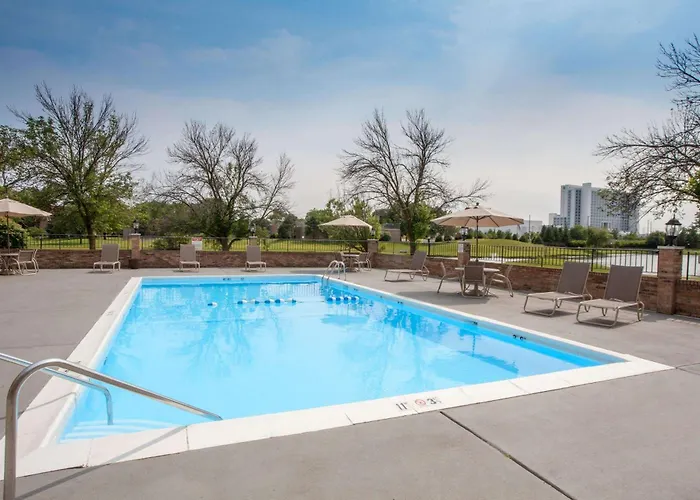 Hotel Wyndham Garden Chicago Northwest 4*