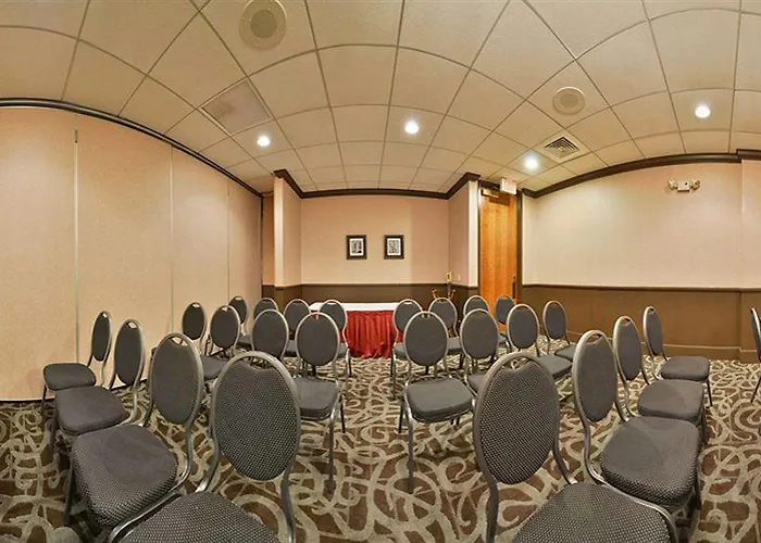 Wyndham Garden Chicago Northwest 4*