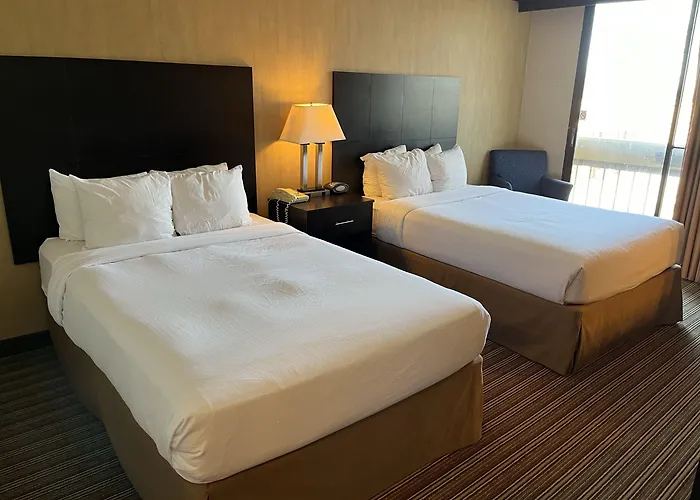 Wyndham Garden Chicago Northwest Hotel