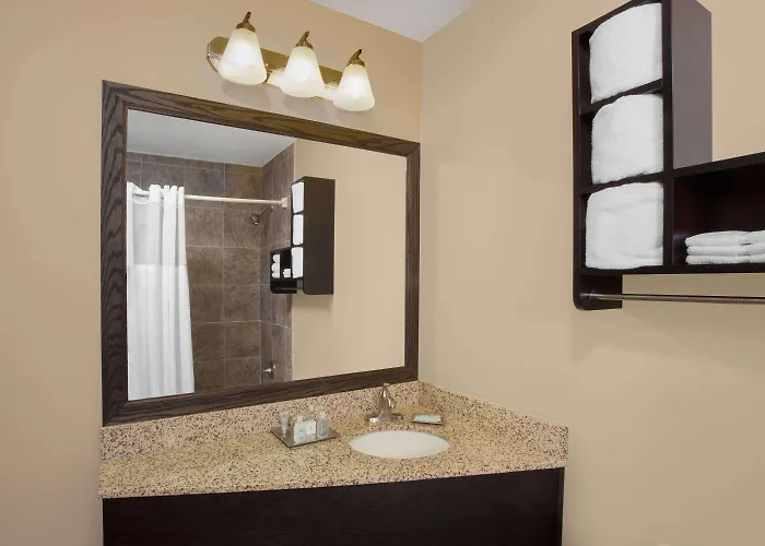 Wyndham Garden Chicago Northwest Hotel