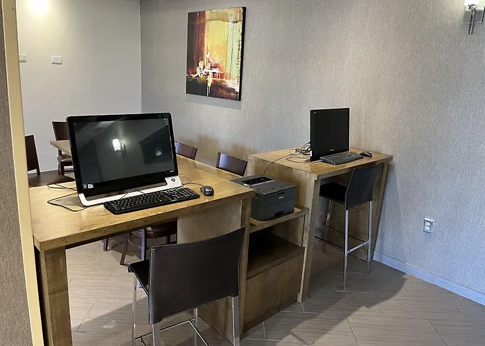 Hotel Wyndham Garden Chicago Northwest 4*