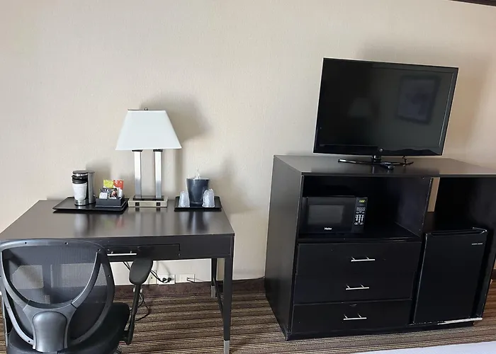 Wyndham Garden Chicago Northwest Hotel