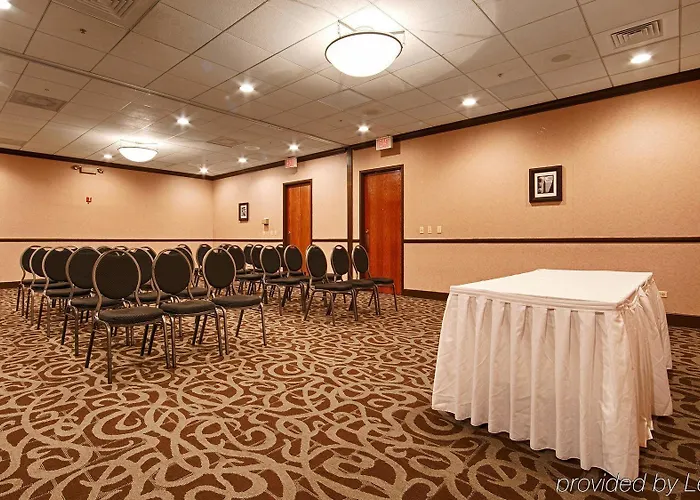 Hotel Wyndham Garden Chicago Northwest 4*
