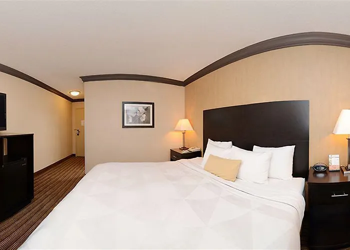Wyndham Garden Chicago Northwest Hotel